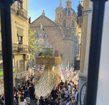 Choose panoramic views Balcony views Mosaiko Homes Granada Cathedral