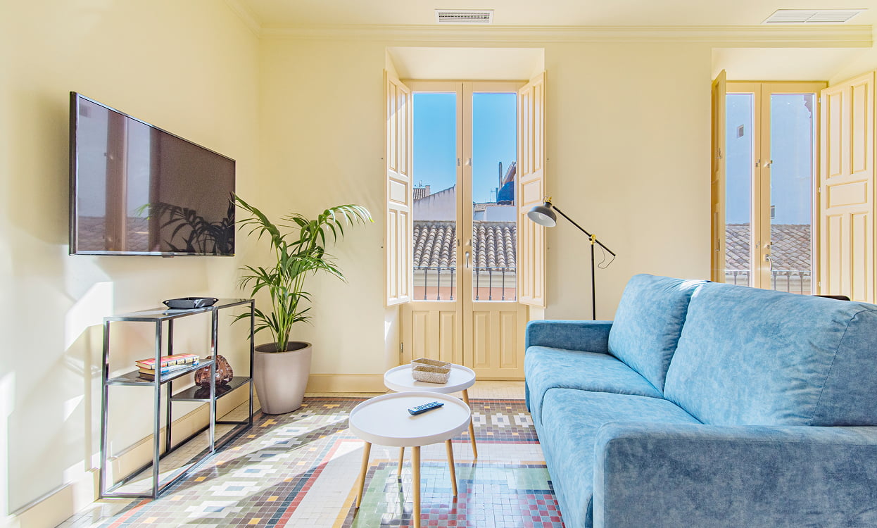 Galería 1 Salón comedor de diseño con TV de pantalla plana