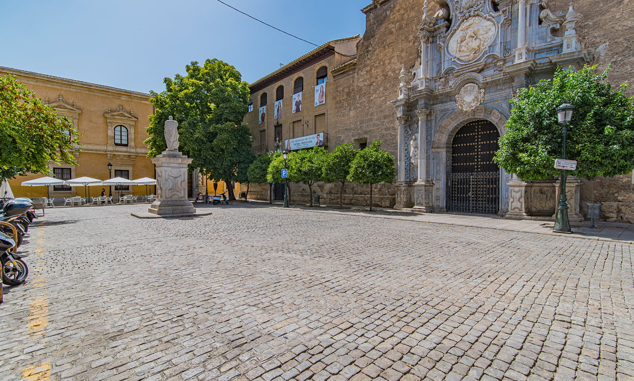 Galería 18 Plaza cercana a nuestros apartamentos