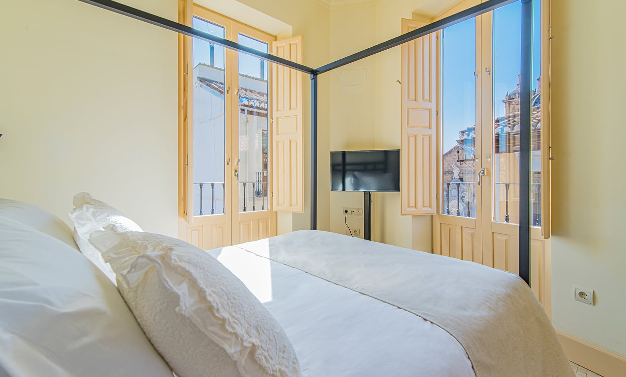 Galería 9 Cama con dosel y vistas a la ciudad de Granada