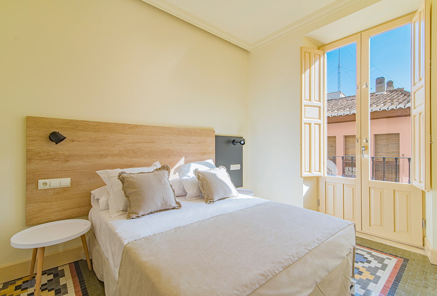 Apartamento Standard 2 Habitación con cama doble y cabecero de madera