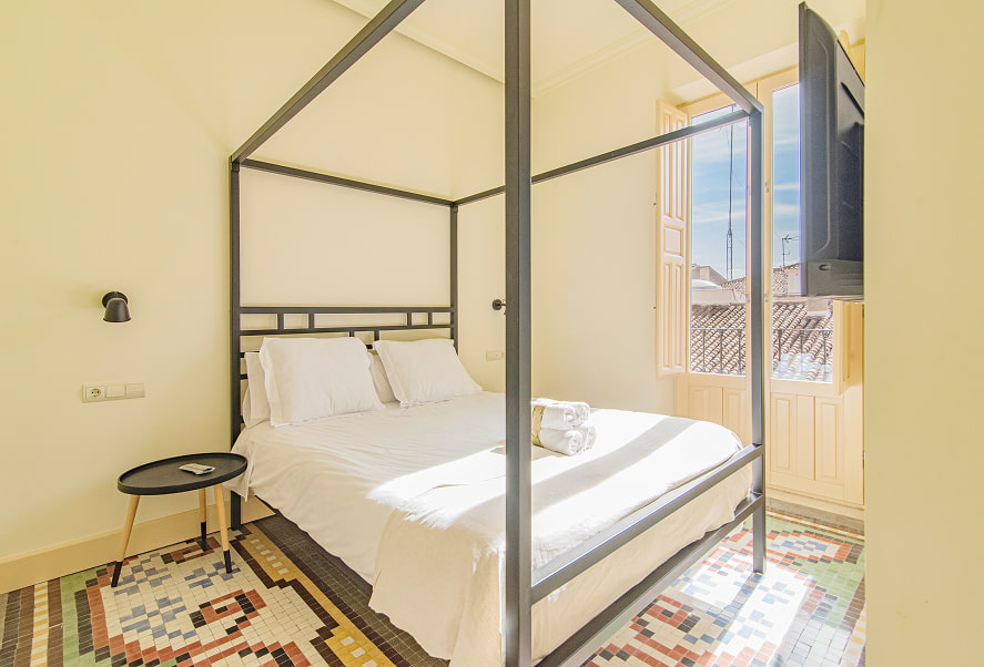 Apartamento Penthouse Suite 2 Dormitorio doble con dosel de la planta ático