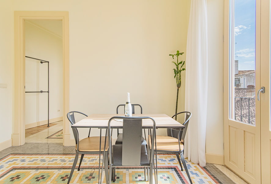 Apartamento Penthouse Suite 4 Mesa de comedor de madera y metal