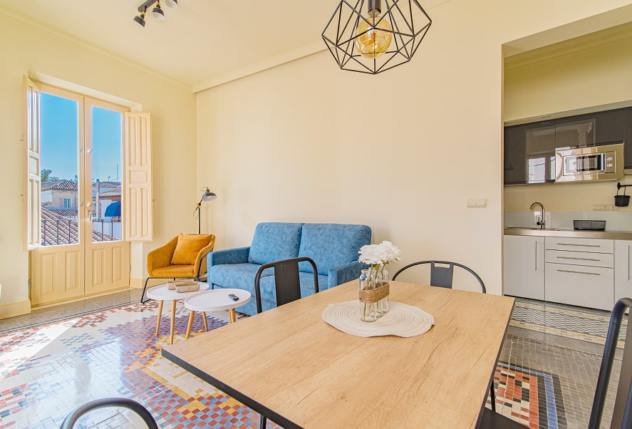 Apartamento Superior King 5 Vista de la zona de comedor y de cocina