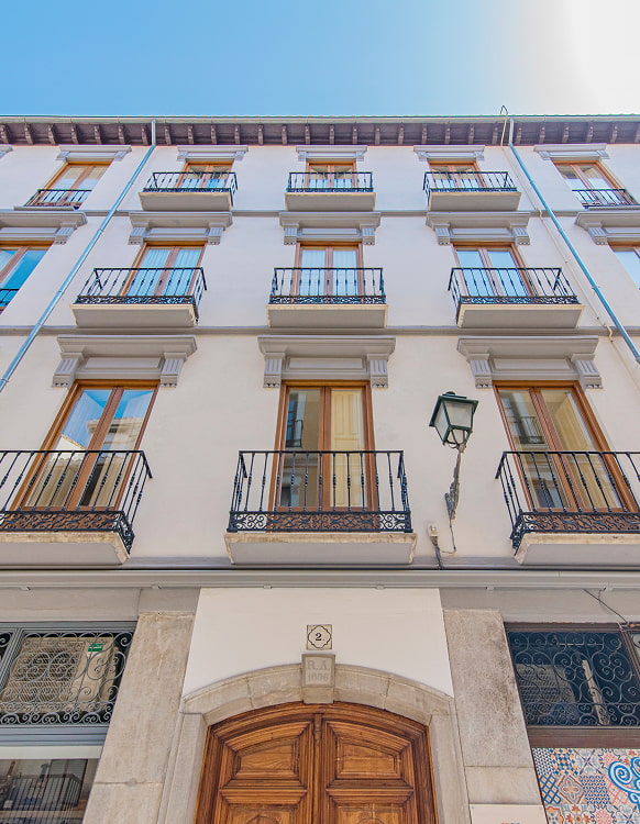The Smart Stay Pareja feliz de turismo